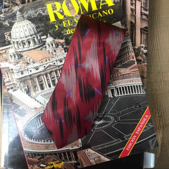 Giorgio Armani Red & Gray Striped Silk Tie – Made in Italy  Men’s GIORGIO ARMANI Italian 100% Silk Tie